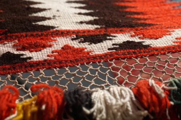 El halı yaptı. Renkli yüzey, geleneksel yün ve vintage el yapımı kilim - doku yakın çekim