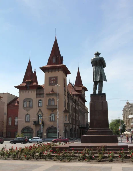 Памятник Чернышевскому — стоковое фото