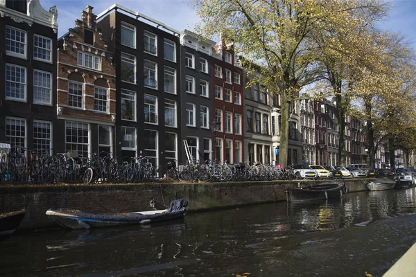 Amsterdam Hollanda sıcak sonbahar sokaklarında — Stok fotoğraf