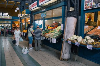 Taze sebze ve yeşillik market raflarında
