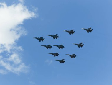 Gökyüzünde Rus askeri uçak