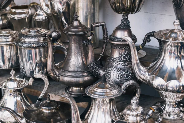 Piyasada klasik gümüş çaydanlıklar