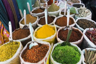 Yemek pişirmek için piyasada baharat