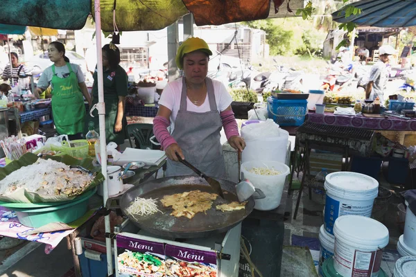 Thaise markt producten en fruit een heleboel groen — Stockfoto
