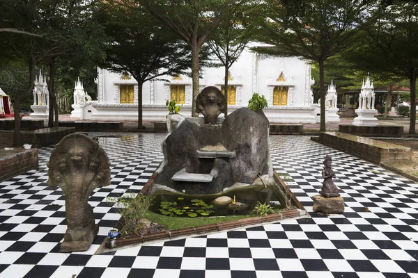 Όμορφη θέα στην Ταϊλάνδη παλιό ναό wat — Φωτογραφία Αρχείου