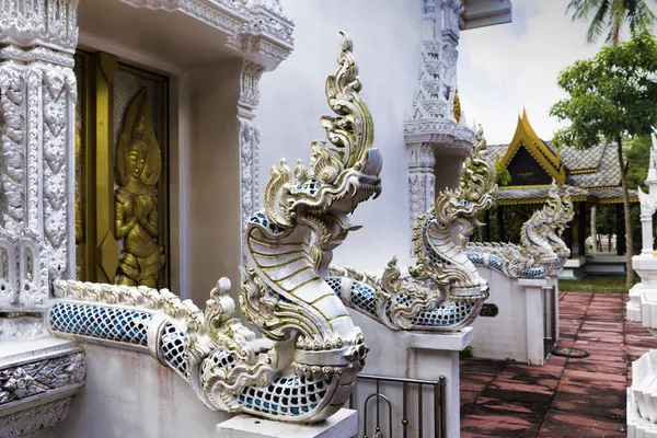Hermosas vistas de Tailandia viejo templo wat — Foto de Stock