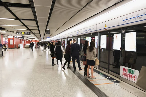 U-Bahn in Hongkong viele Menschen — Stockfoto