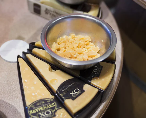 Вкусный сыр жесткий и мягкий дегустация сыра — стоковое фото