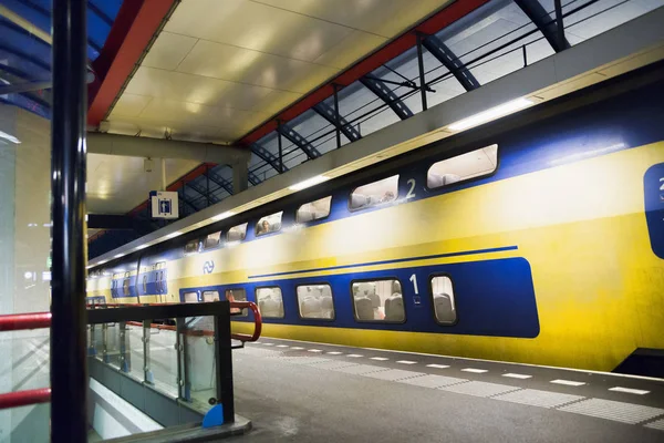 Yellow double-decker train blue — Stock Photo, Image