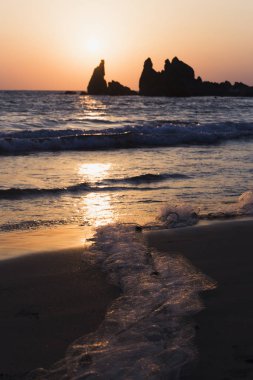 Kumsalda gün sonuna güzel gün batımı