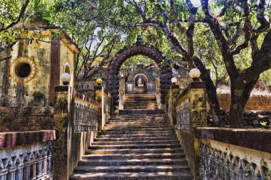 Namaz için güzel antik tapınak