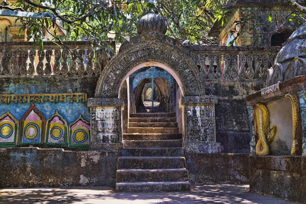 Namaz için güzel antik tapınak