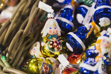 cam oyuncaklar boşalmak adil Noel ağacı üzerinde