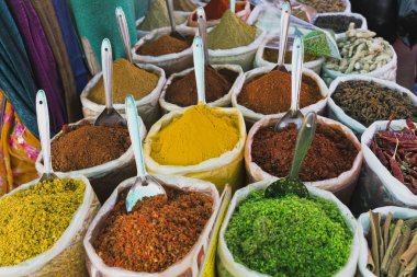 Yemek pişirmek için piyasada baharat