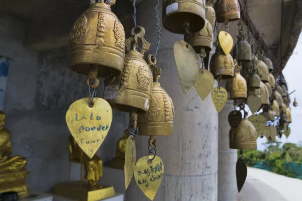 Тайские колокола золотой цвет религии буддизм — стоковое фото