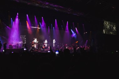 Rusya, Moskova, 8 Mart 2018, 8 Mart 'ta stadyum. Orkestrayla büyük solo konser Therr Maitz.