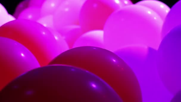 Weiche Fokussierte Feier Luftballons Und Blinkende Bunte Led Lichter — Stockvideo