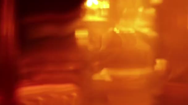 Extrême gros plan de lumière clignotante focalisée douce 