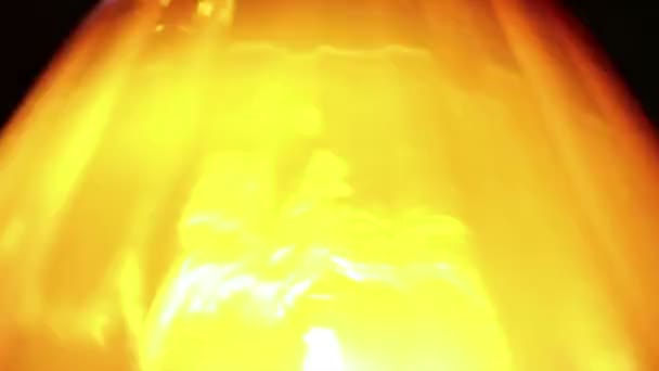 Extrême gros plan de lumière clignotante focalisée douce 
