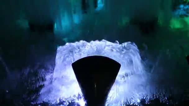 Hermosa Fuente Agua Luces Multicolores Iluminación — Vídeos de Stock