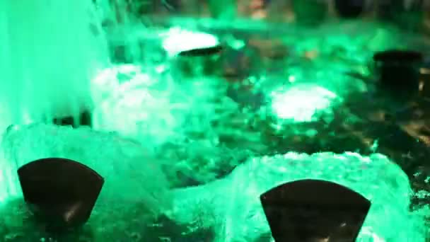 Bella Acqua Della Fontana Illuminazione Multi Luci Colorate — Video Stock