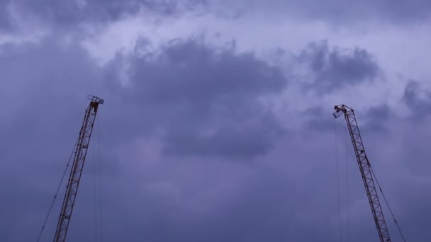Resting Construction Tower Crane Jibs Floating Dark Blue Gray Clouds — Stock Video
