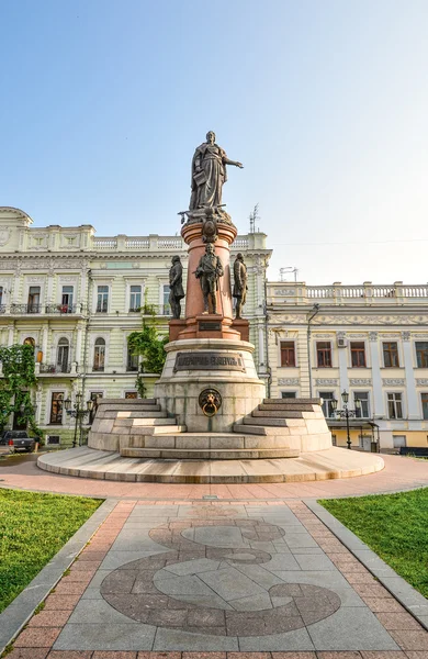 Odessa, Ucrania - 25 de julio de 2016: Famoso Monumento a los Fundadores de la Ciudad, Odessa Ucrania. En 2007 fue restaurado el monumento perdido a los fundadores de la ciudad por el Ayuntamiento  . — Foto de Stock