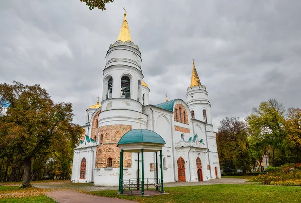 Chernihiv, Ucrânia - 19 de outubro de 2016: Catedral da Transfiguração de Nosso Salvador, século XI, Chernihiv, Ucrânia, Europa. Chernihiv é uma das cidades mais antigas de Kiev Rus — Fotografia de Stock