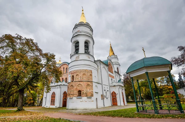 私たち救世主の変容、11 世紀、チェルニーヒウ, ウクライナ, ヨーロッパのチェルニーヒウ, ウクライナ - 2016 年 10 月 19 日: 聖大聖堂。チェルニーヒウはキエフ大公国の最も古い都市の一つ — ストック写真