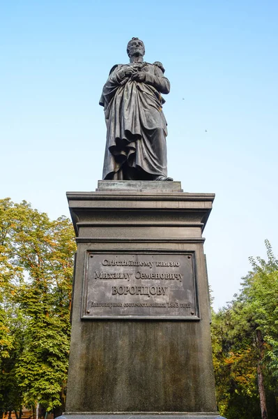 傲德萨，乌克兰-2016 年 7 月 15 日： 向新俄罗斯王子米哈伊尔 · 沃龙佐夫总督纪念碑坐落在 Soborna 广场。在敖德萨，于 1863 年开通第二个纪念碑。乌克兰敖德萨欧洲 — 图库照片