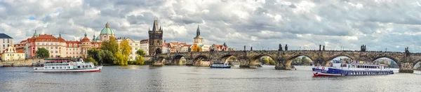 Prague, Czech Republic - October 12, 2017: Dramatic cloudy panorama of Charles Bridge, Vltava river, Prague Castle and Old Town, Prague, Czech Republic. Panoramic autumn view of Prague. — Stock Photo, Image