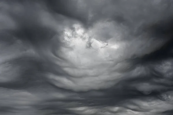 Dark dramatic stormy sky with grey heavy clouds. Perfect for wallpaper, wrapping, fabric, background, apparel, prints, banners — Stock Photo, Image