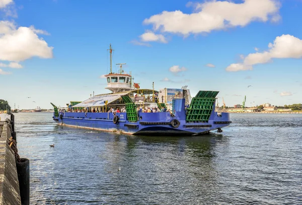 Große Passagierbarke Und Blick Auf Den Hafen Von Klaipeda Der — Stockfoto