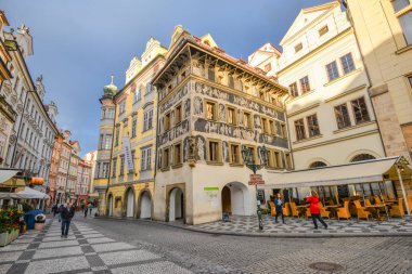Prague, Çek Cumhuriyeti - 10 Ekim 2017: eski binalar Prag, Çek Cumhuriyeti için parlak cephe. Prag şehir merkezine. 
