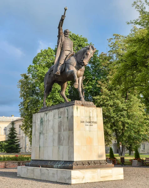 Zamosc 2017年8月23日 1月扎莫伊斯基纪念碑在 Zamosc 雕塑对伟大的创始人1月扎莫伊斯基 它是一个历史纪念碑计数在科教文组织世界遗产网站之中 — 图库照片