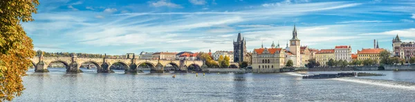 Praga Republika Czeska Października 2017 Jesień Rzeka Widok Wełtawę Mostu — Zdjęcie stockowe