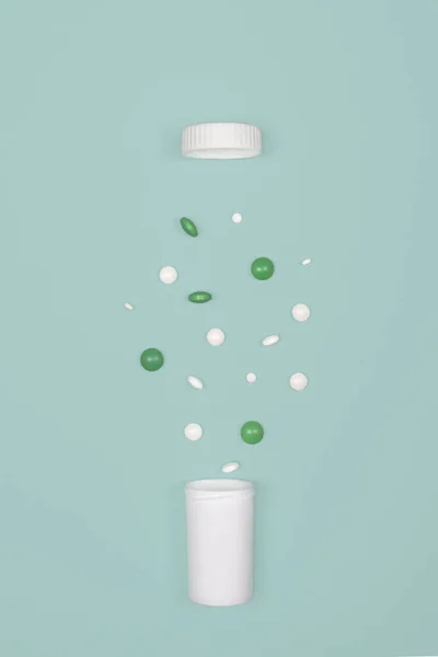 Orvosi háttér tabletták és üveg. — Stock Fotó