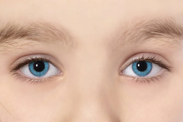Blue eyes of beautiful young child girl macro photo. — Stock Photo, Image