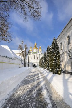 National Kyiv Pechersk Tarihi ve Kültürel Koruma veya Pechersk Lavra 'da güzel bir kış manzarası