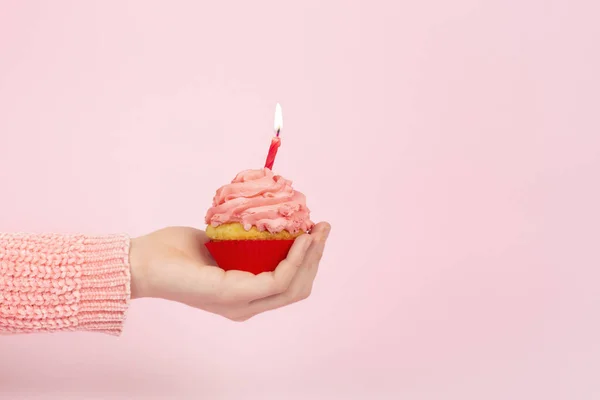 Lekkere Cupcake Met Kaars Een Roze Achtergrond Monochroom Verjaardagsconcept Met — Stockfoto