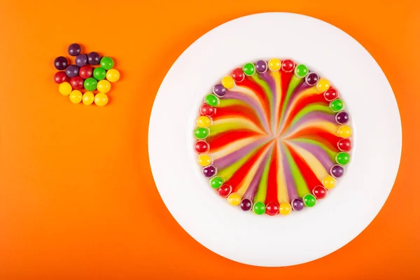 Στροβιλισμός Από Πολύχρωμα Γλυκά Γεύση Φρούτων Διασκεδαστικά Επιστημονικά Πειράματα Για — Φωτογραφία Αρχείου