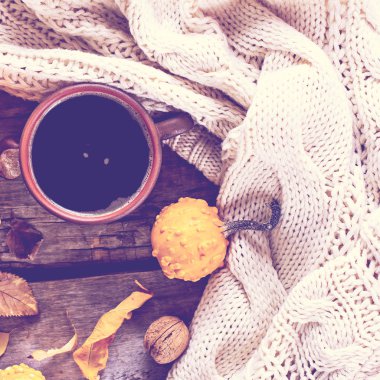 Fincan kahve, kabak, sonbahar yaprakları