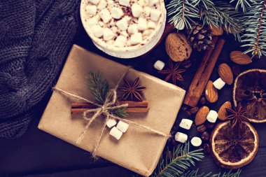 Kakao, kahve ile marshmallow, fındık, hediye