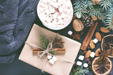 Kakao, kahve ile marshmallow, fındık, hediye