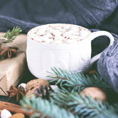 Kakao, kahve ile marshmallow, fındık, hediye