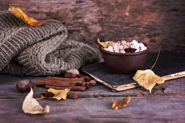 Şekerlemeli sıcak kakao.