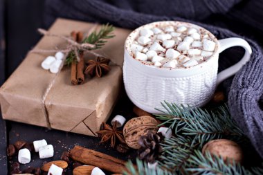 Kakao, kahve ile marshmallow, fındık, hediye