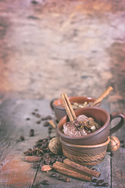 Baharat ile çikolata ve kahve dondurma.