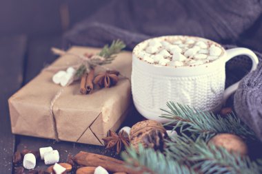 Kakao, kahve ile marshmallow, fındık, hediye