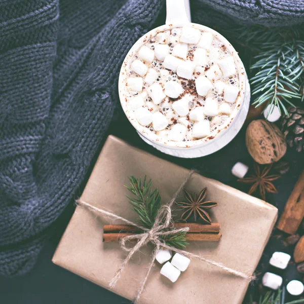 Kakao, kahve ile marshmallow, fındık, hediye